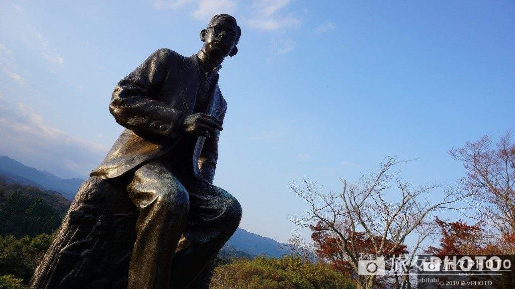 岡城跡の滝廉太郎像
