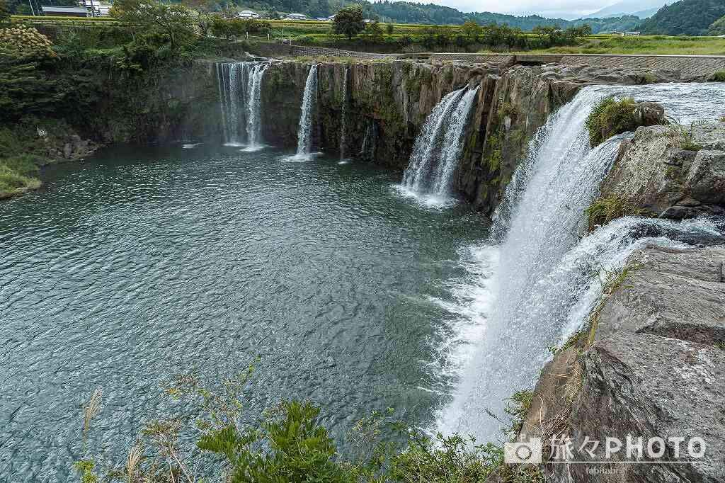 「原尻の滝」を滝の上から観る