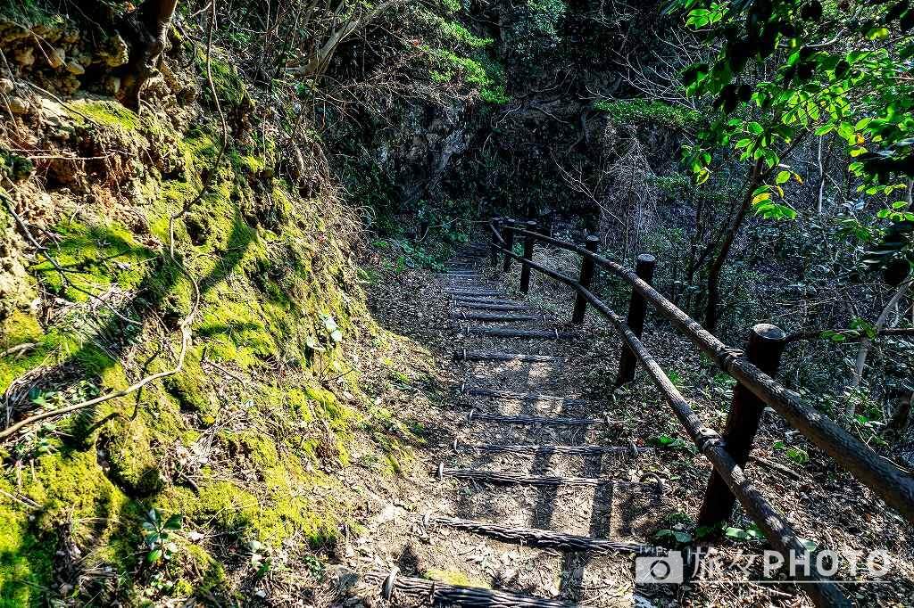 長崎鼻 行者洞窟