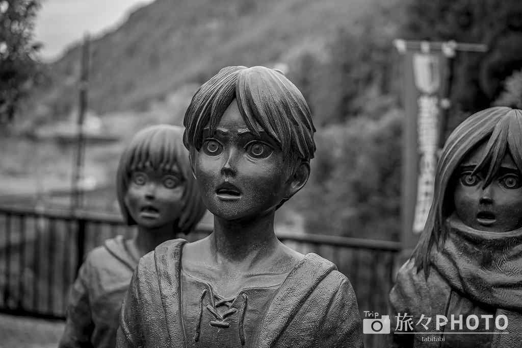 大山ダム進撃の巨人像
