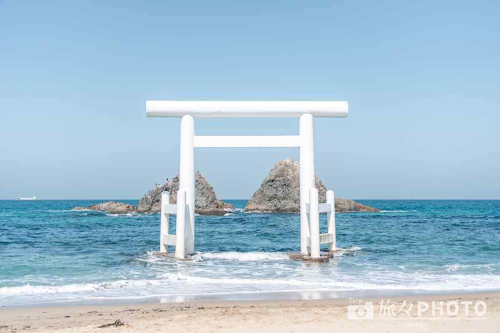 桜井二見ヶ浦の鳥居と夫婦岩